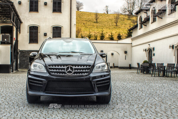 Mercedes-Benz ML W164 SR66 wide body kit